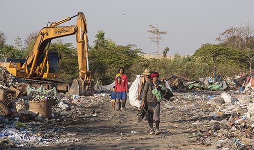 Illegal immigrants on the Mae Sot Garbage Dump